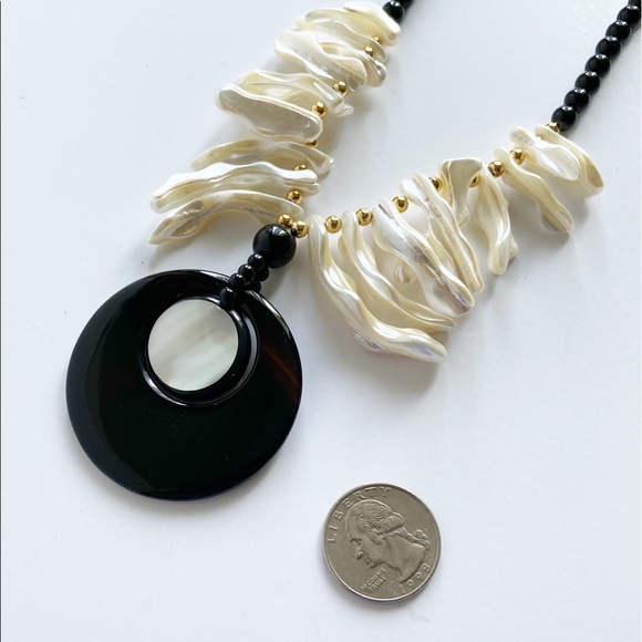 Mother Of Pearl & Shell Vintage Necklace - Picture 8 of 11